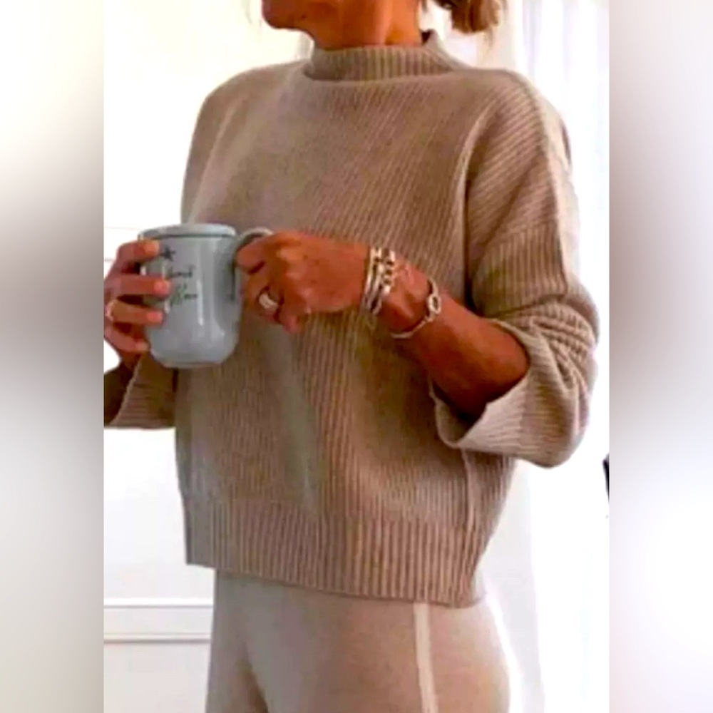 Pink Pinapple 100% Cashmere Sweater - 21 Inches Arm Pit To Arm Pit - Beautiful